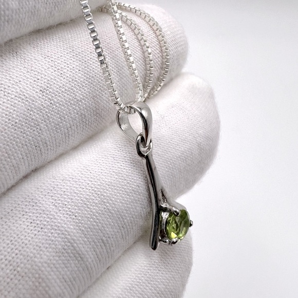 Genuine Peridot .925 Sterling Silver Necklace - Picture 3 of 12